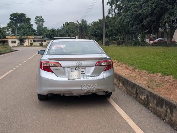 Toyota Camry SE 4dr Sedan (2.5L 4cyl 6A) 2013 Silver