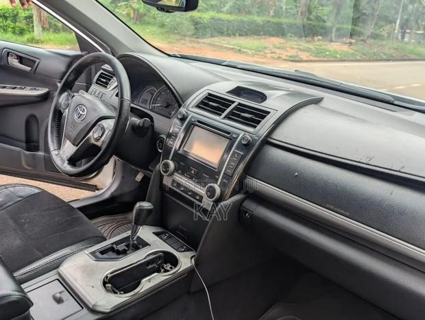 Toyota Camry SE 4dr Sedan (2.5L 4cyl 6A) 2013 Silver