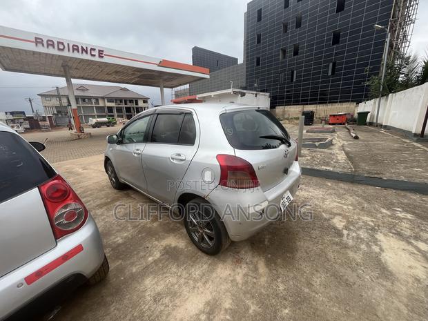 Toyota Vitz 1.0 FWD 3dr 2010 Silver