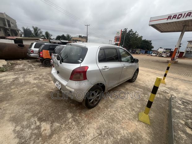 Toyota Vitz 1.0 FWD 3dr 2010 Silver