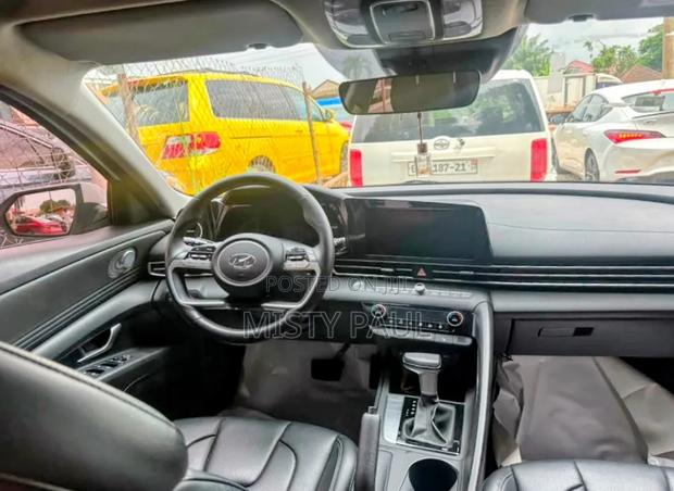 Hyundai Elantra 2021 White