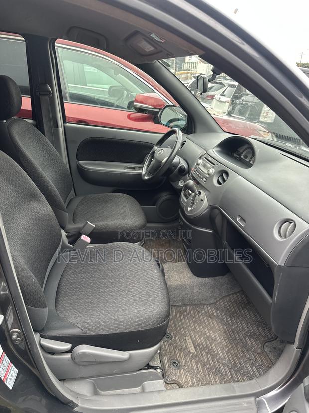 Toyota Sienta 1.5 FWD 2012 Gray
