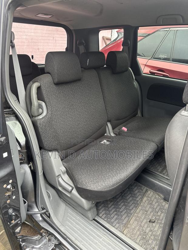 Toyota Sienta 1.5 FWD 2012 Gray
