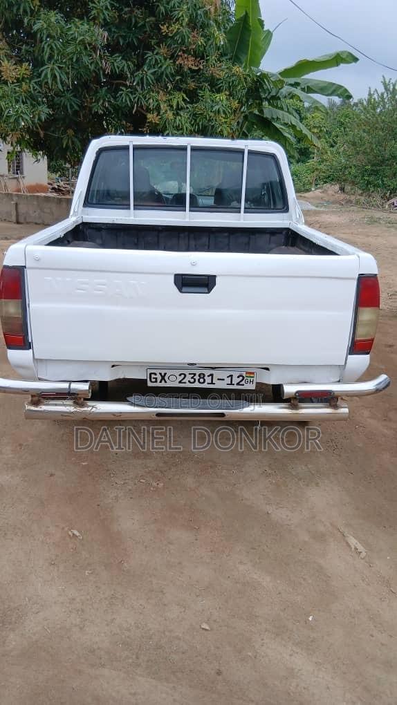 Nissan Hardbody 2004 White