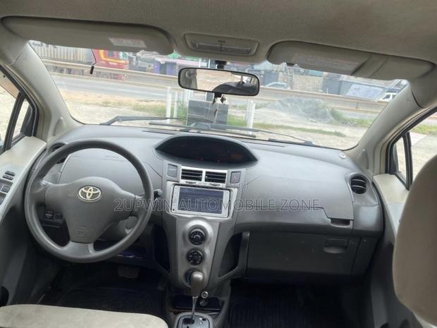 Toyota Vitz 2010