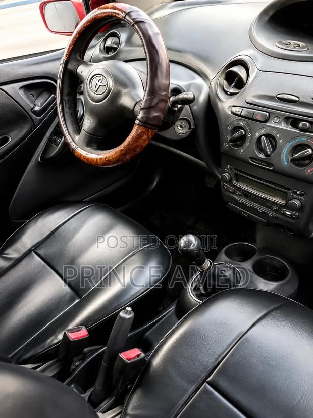 Toyota Yaris 2004 Red