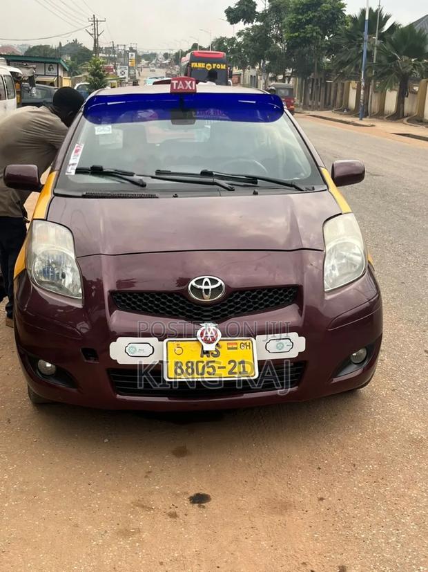 Toyota Yaris 2010 Brown