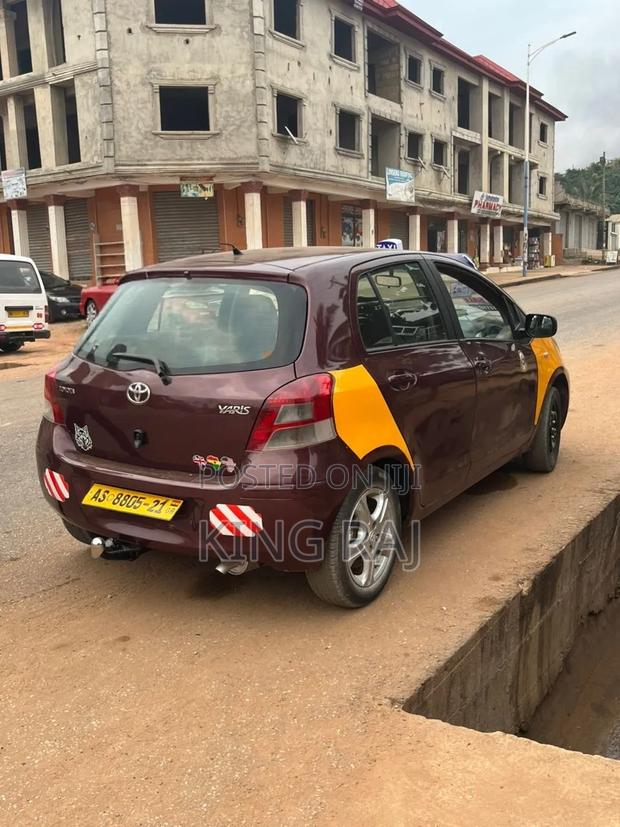 Toyota Yaris 2010 Brown