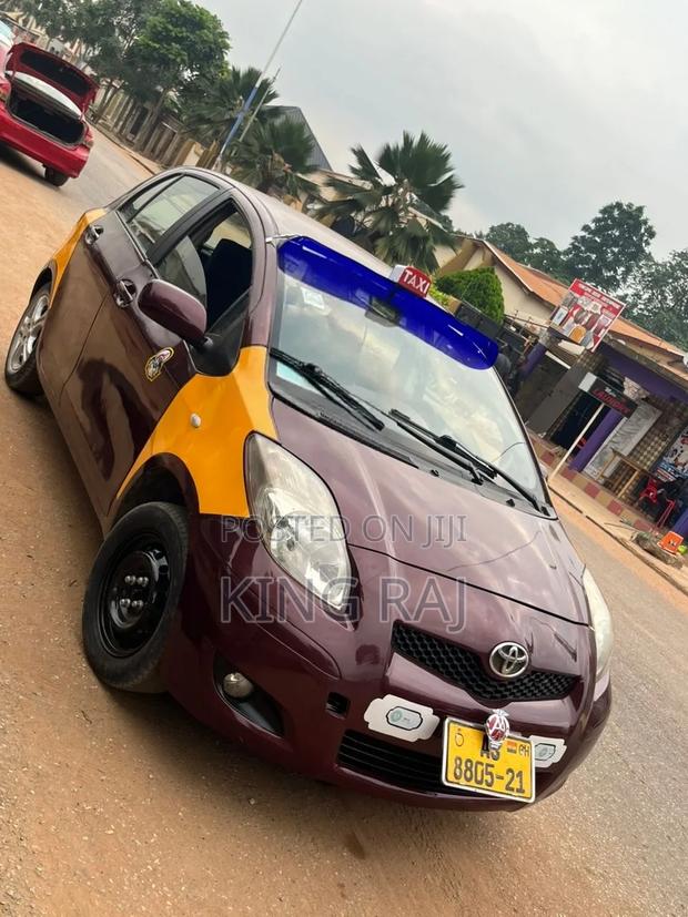 Toyota Yaris 2010 Brown