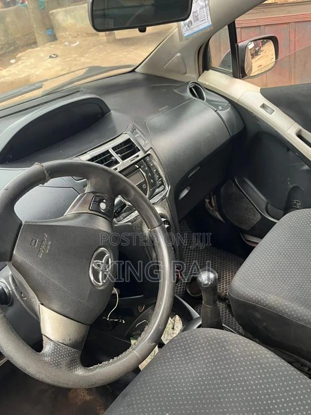 Toyota Yaris 2010 Brown