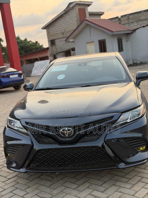 Toyota Camry 2020 Green