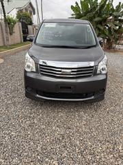 Toyota Noah 2.0 143hp FWD (8 Seater) 2011 Gray for sale