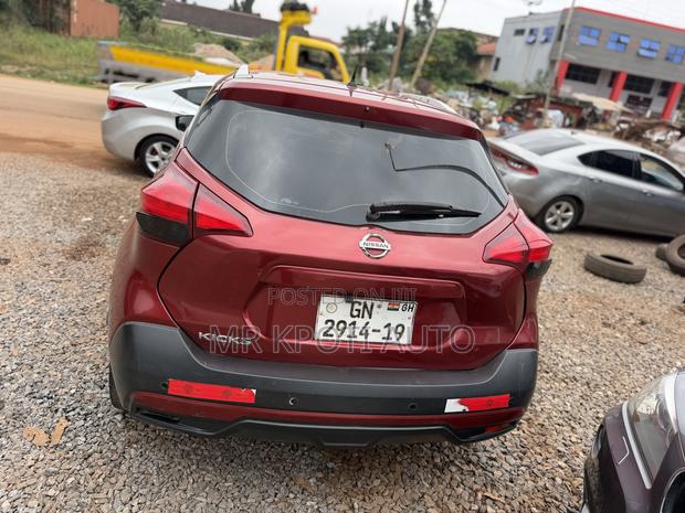 Nissan Kicks 2019 Red