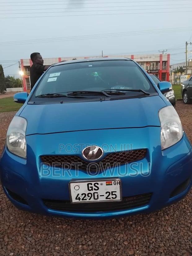 Toyota Vitz 2010 Blue