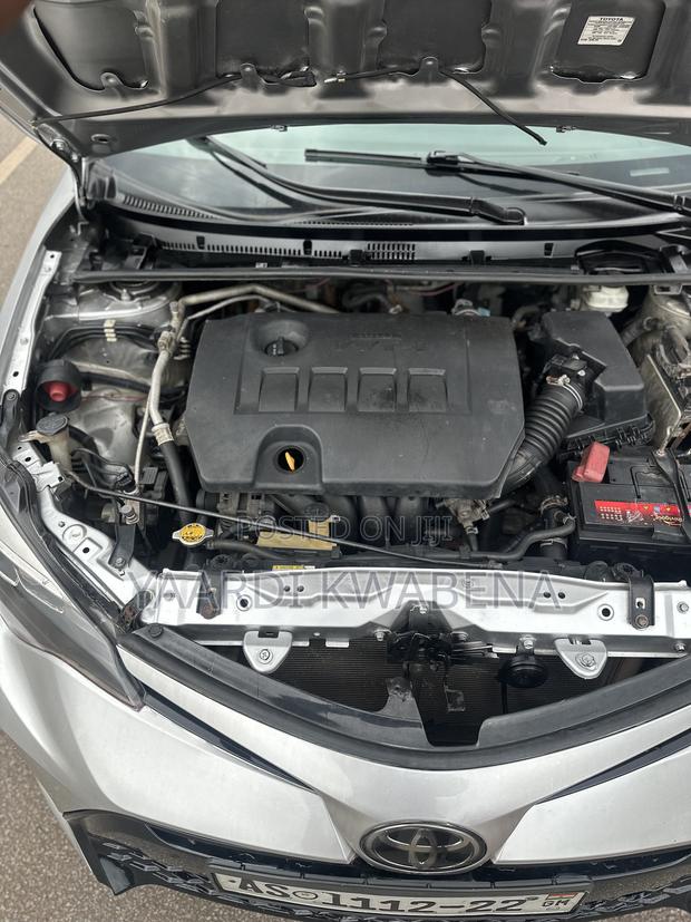 Toyota Corolla SE Special Edition 4dr Sedan (1.8L 4cyl CVT) 2017 Silver