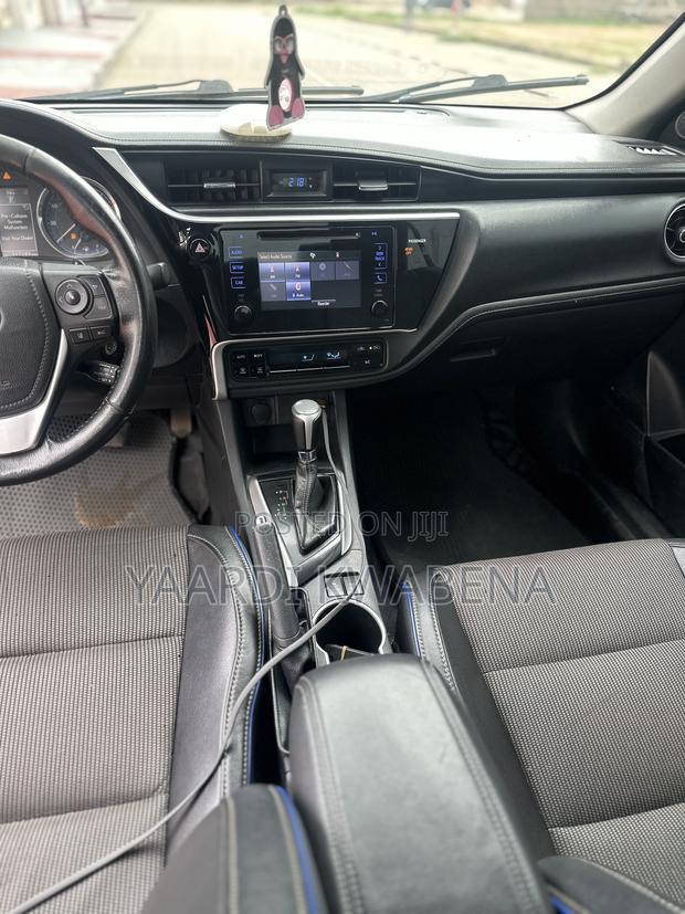 Toyota Corolla SE Special Edition 4dr Sedan (1.8L 4cyl CVT) 2017 Silver