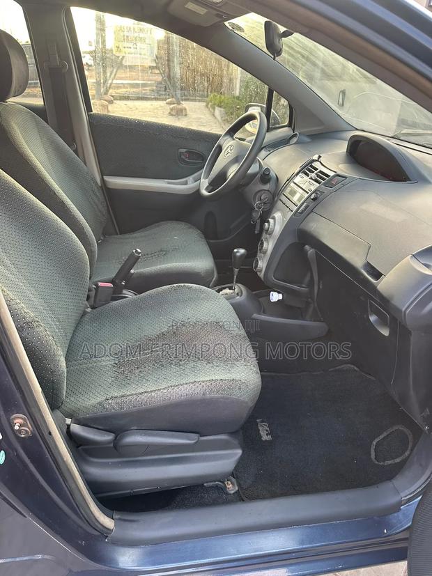 Toyota Vitz 2010 Blue