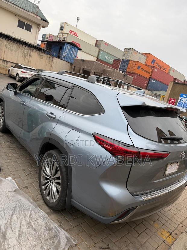 Toyota Highlander Platinum 2022 Blue