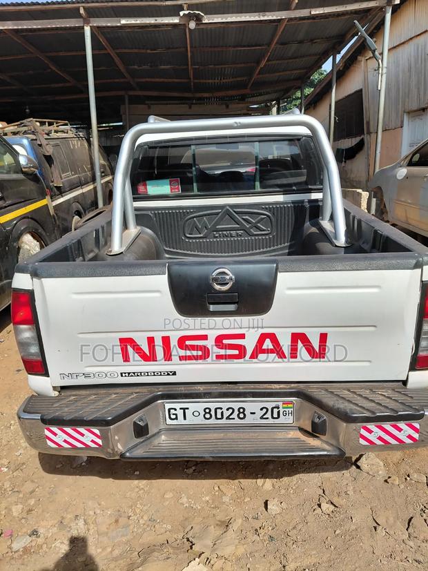 Nissan Hardbody 2020 Off white
