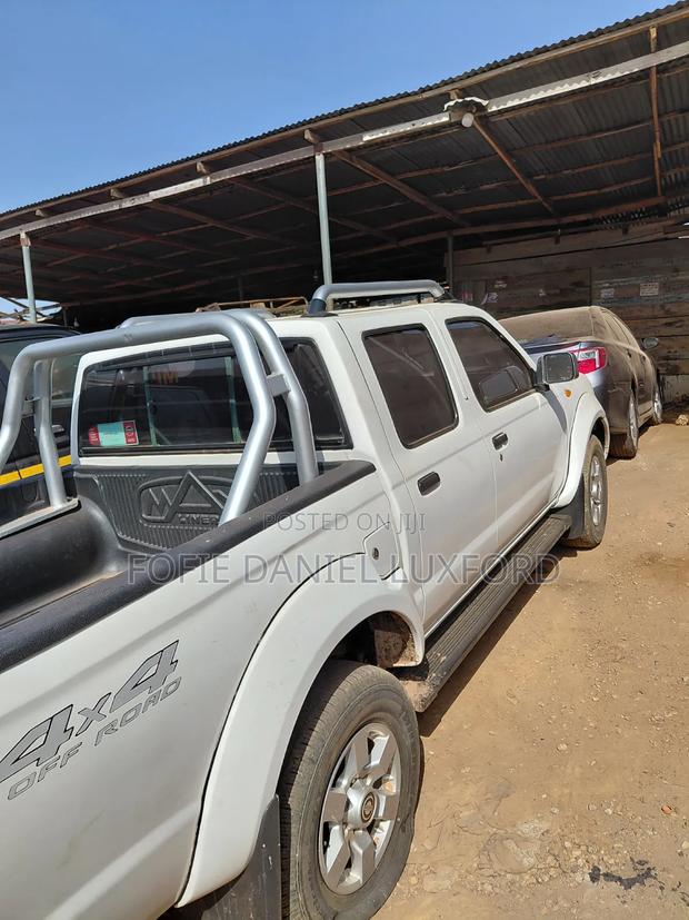 Nissan Hardbody 2020 Off white