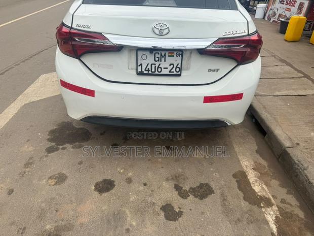 Toyota Corolla LE (1.8L 4cyl 2A) 2019 White