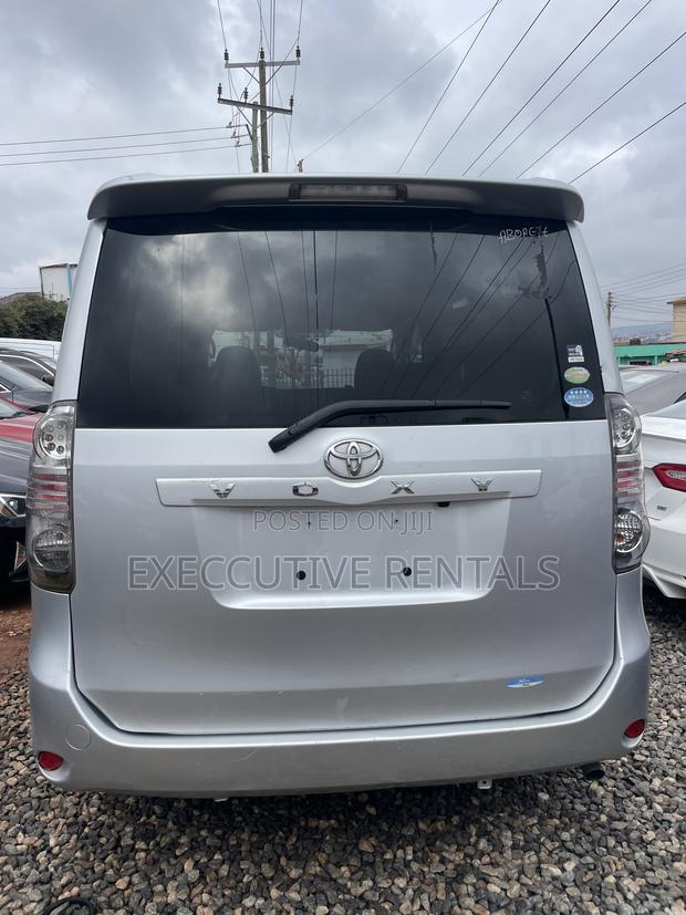 Toyota Voxy 2013 Silver