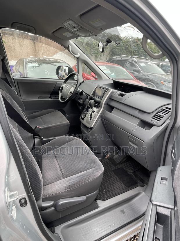 Toyota Voxy 2013 Silver
