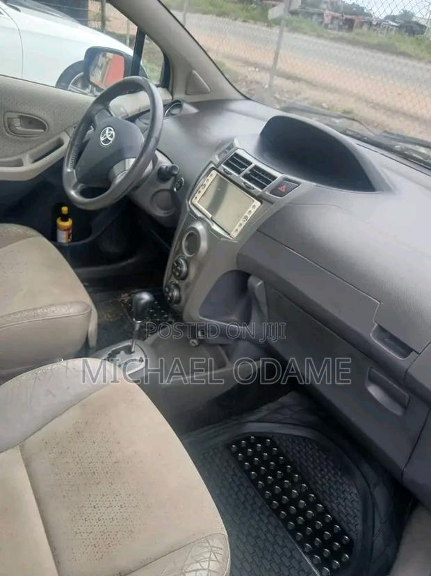 Toyota Vitz 2010 Blue