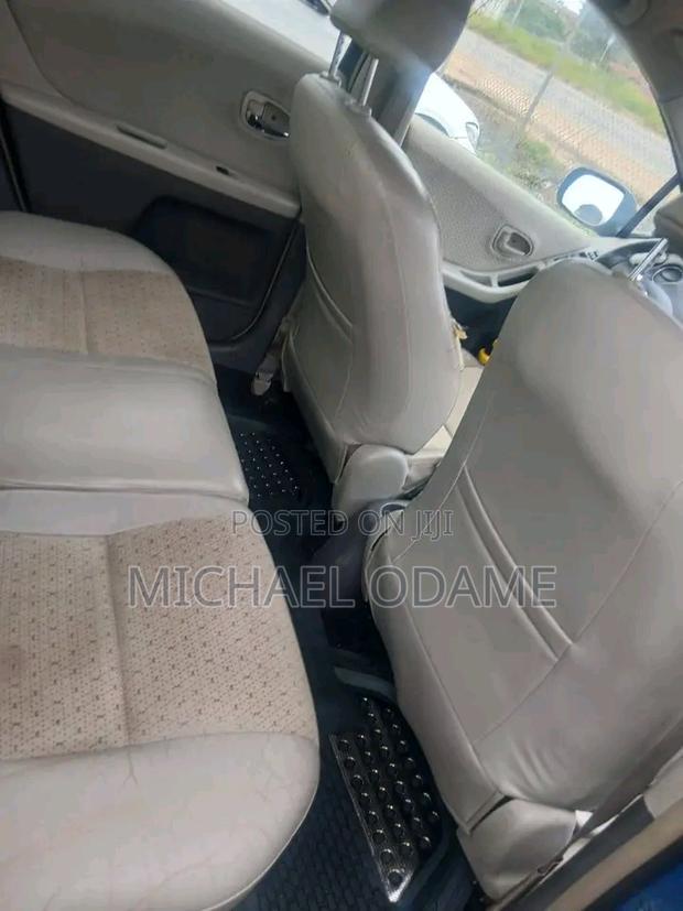 Toyota Vitz 2010 Blue