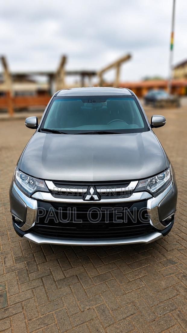 Mitsubishi Outlander 2.0 PHEV AWD 2021 Gray