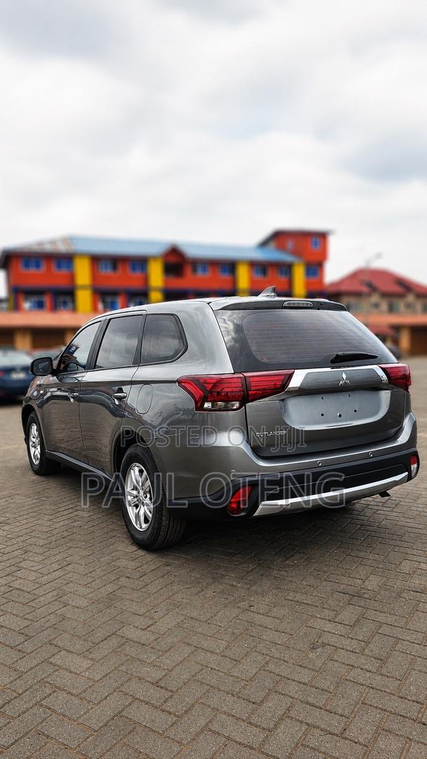 Mitsubishi Outlander 2.0 PHEV AWD 2021 Gray