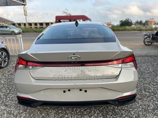 Hyundai Elantra 2021