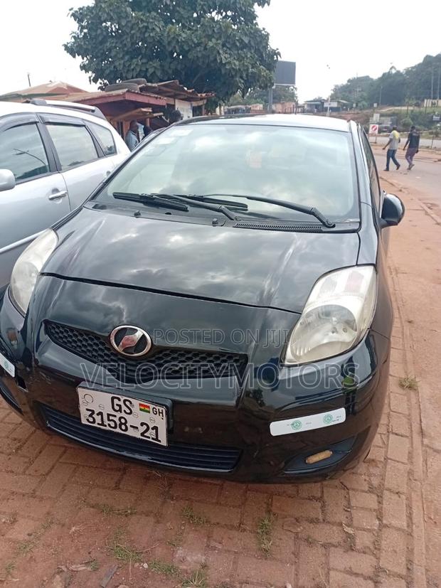 Toyota Vitz 1.3 AWD 5dr 2010 Black