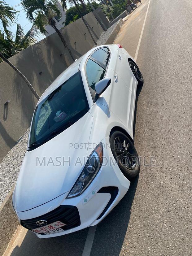 Hyundai Elantra SE Sedan FWD (2.0L 4cyl 6M) 2017 White