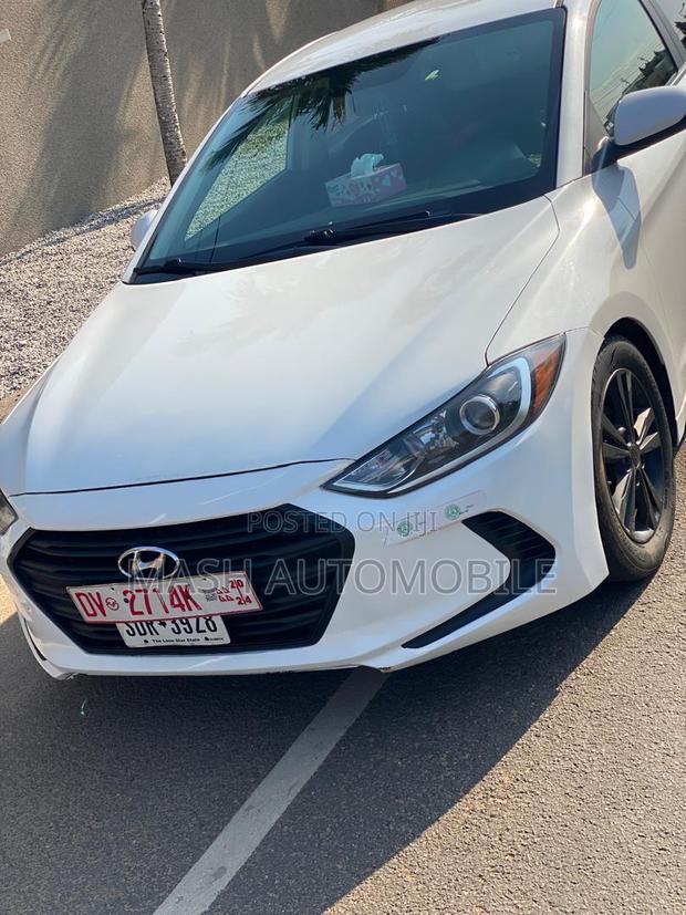 Hyundai Elantra SE Sedan FWD (2.0L 4cyl 6M) 2017 White