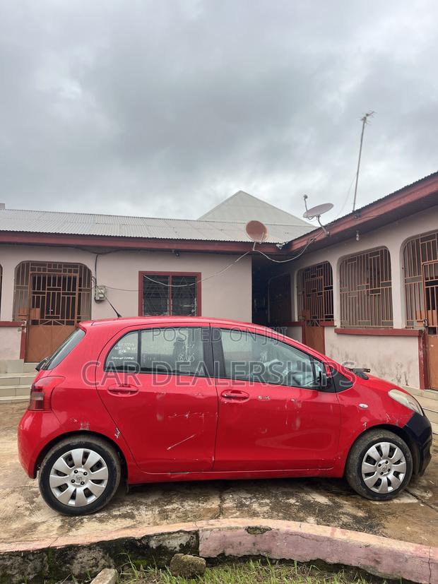 Toyota Yaris 2012 Red