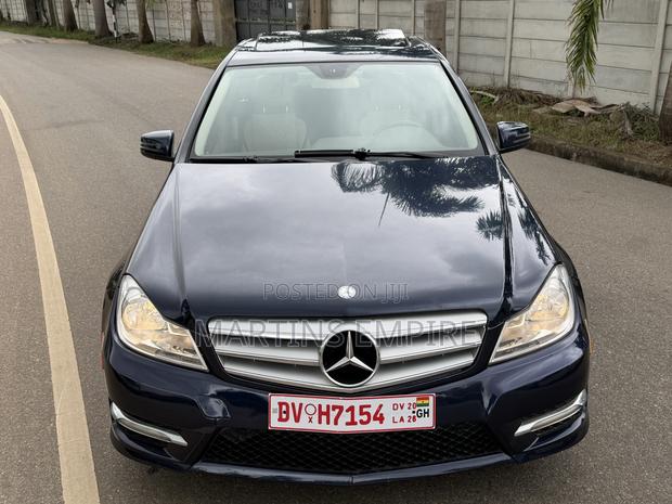 Mercedes-Benz C250 2012 Blue