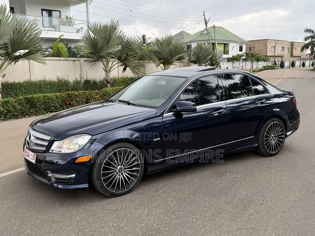 Mercedes-Benz C250 2012 Blue