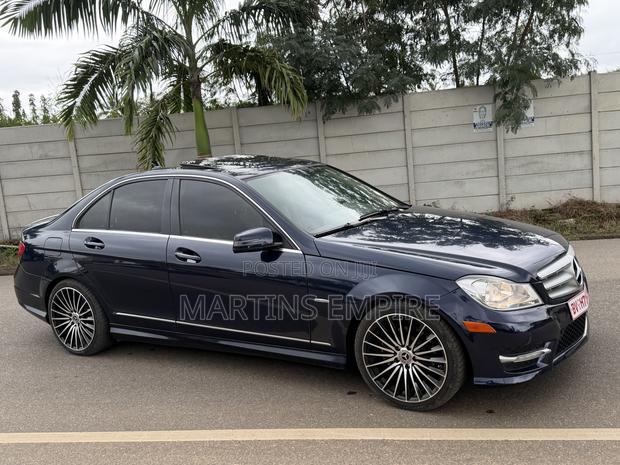 Mercedes-Benz C250 2012 Blue