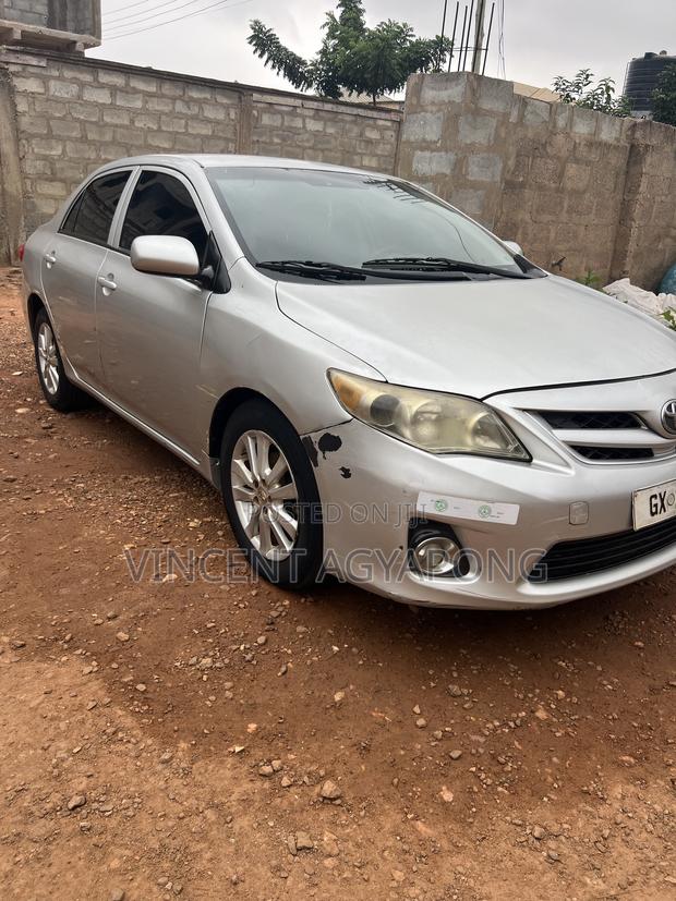 Toyota Corolla LE 4dr Sedan (1.8L 4cyl 4A) 2011 Silver