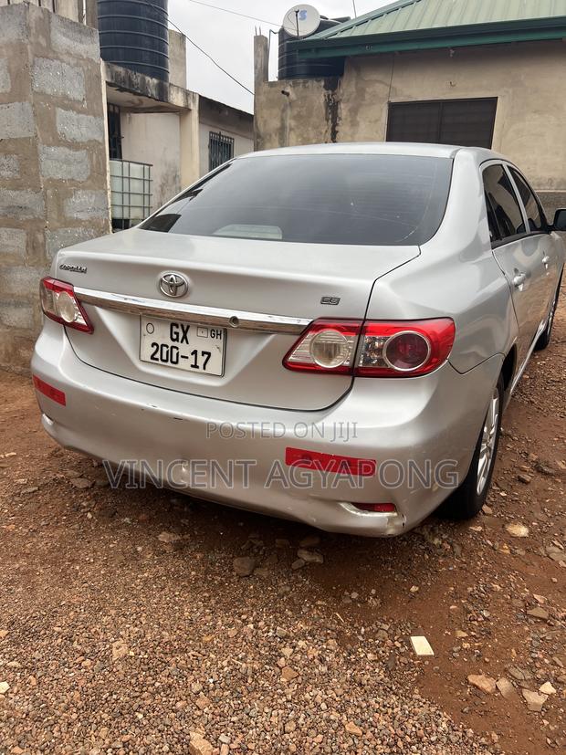 Toyota Corolla LE 4dr Sedan (1.8L 4cyl 4A) 2011 Silver