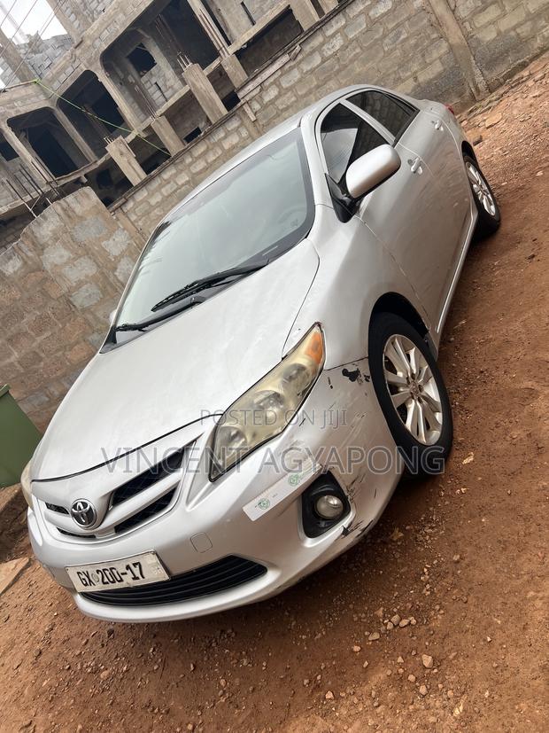 Toyota Corolla LE 4dr Sedan (1.8L 4cyl 4A) 2011 Silver