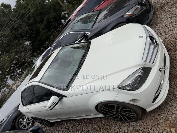 Mercedes-Benz C300 2011 White
