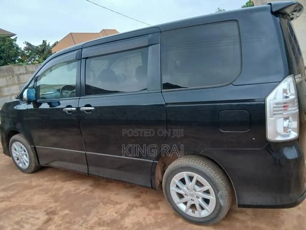 Toyota Voxy 2012 Black