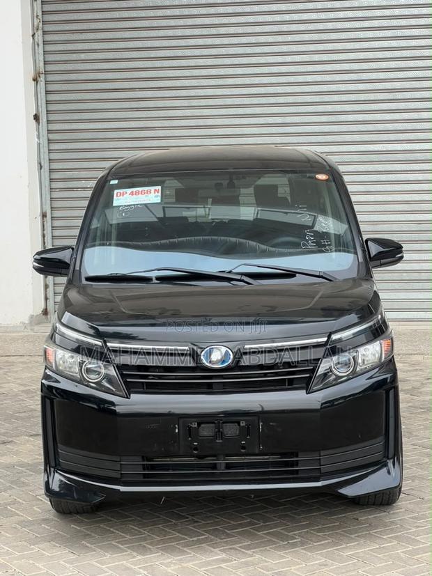 Toyota Voxy Hybrid V 2WD 7-Seater 2016 Black