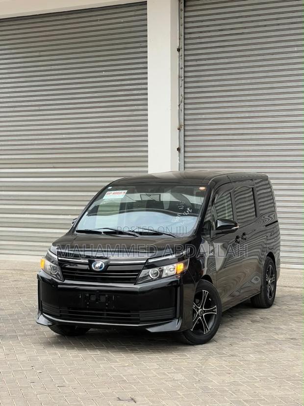 Toyota Voxy Hybrid V 2WD 7-Seater 2016 Black