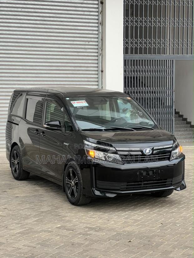 Toyota Voxy Hybrid V 2WD 7-Seater 2016 Black