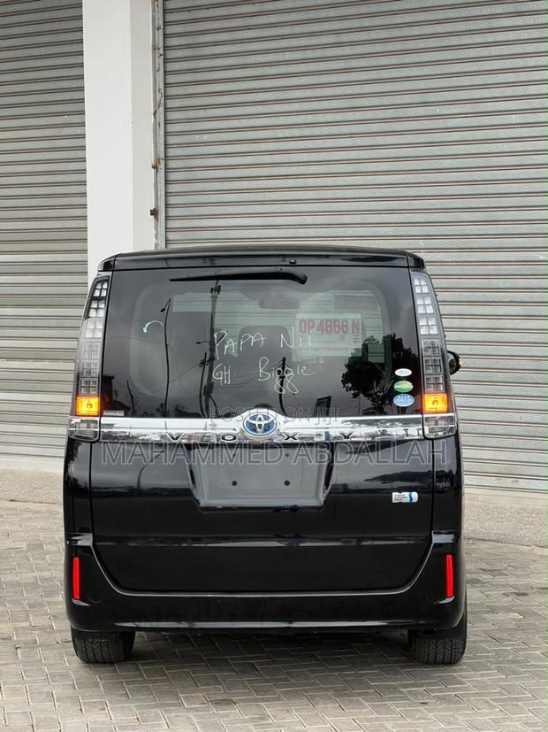 Toyota Voxy Hybrid V 2WD 7-Seater 2016 Black