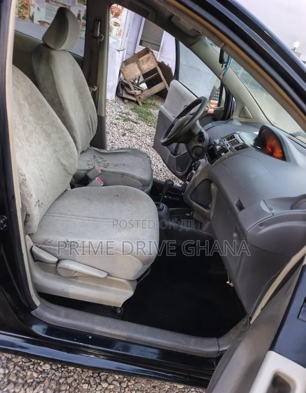 Toyota Vitz 2010 Black