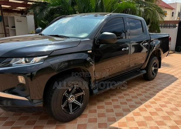 Mitsubishi L200 Club Cab 2.4 181hp 4WD 2019 Black